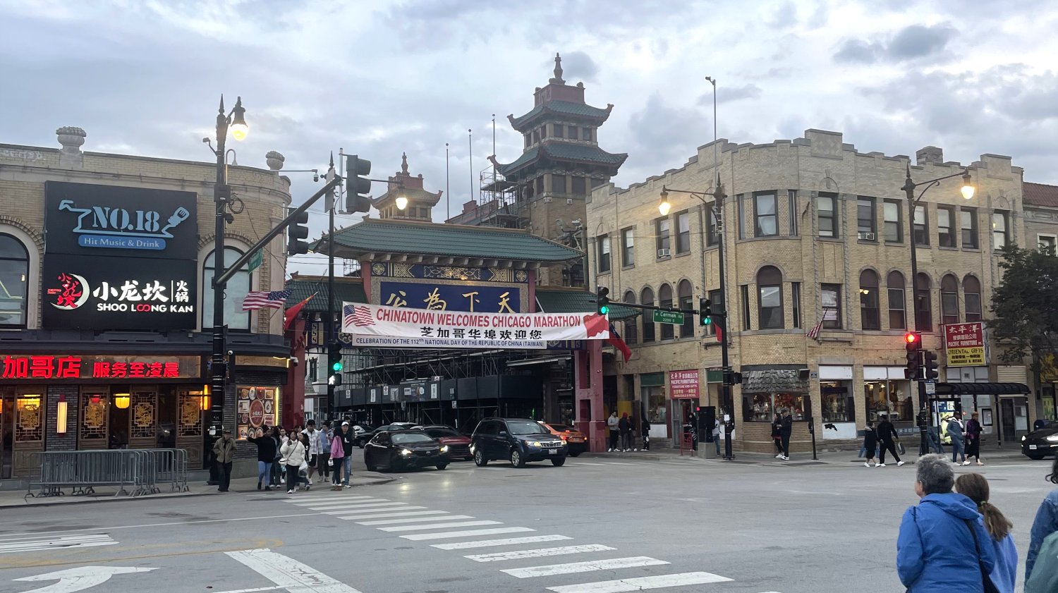 China town welcomes the Chicago marathon